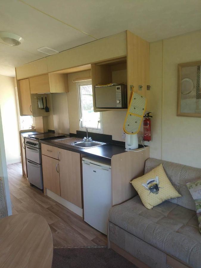 Rose Corner Apartment Аксминстър Екстериор снимка