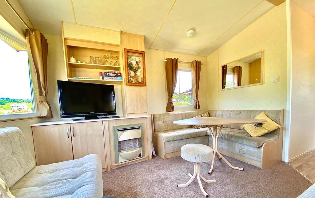Rose Corner Apartment Аксминстър Екстериор снимка