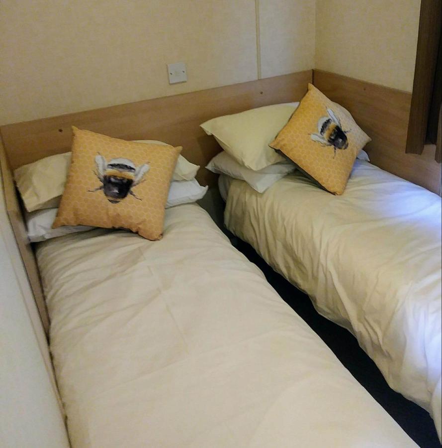 Rose Corner Apartment Аксминстър Екстериор снимка